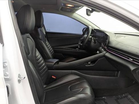 Used 2025 Hyundai Elantra Limited FWD image 21