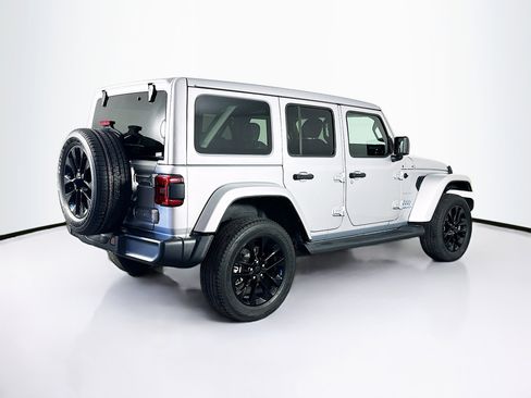 Used 2023 Jeep Wrangler Unlimited Sahara w/ Cold Weather Group AWD/4WD image 9