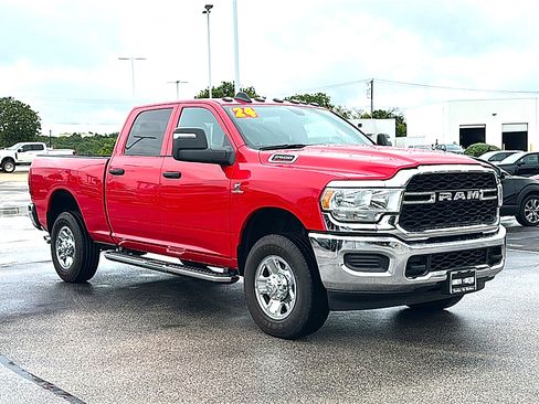 Used 2024 RAM 2500 Tradesman w/ Chrome Appearance Group AWD/4WD image 10