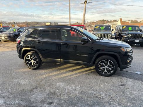 Certified 2024 Jeep Compass Limited w/ Sun and Sound Group image 22