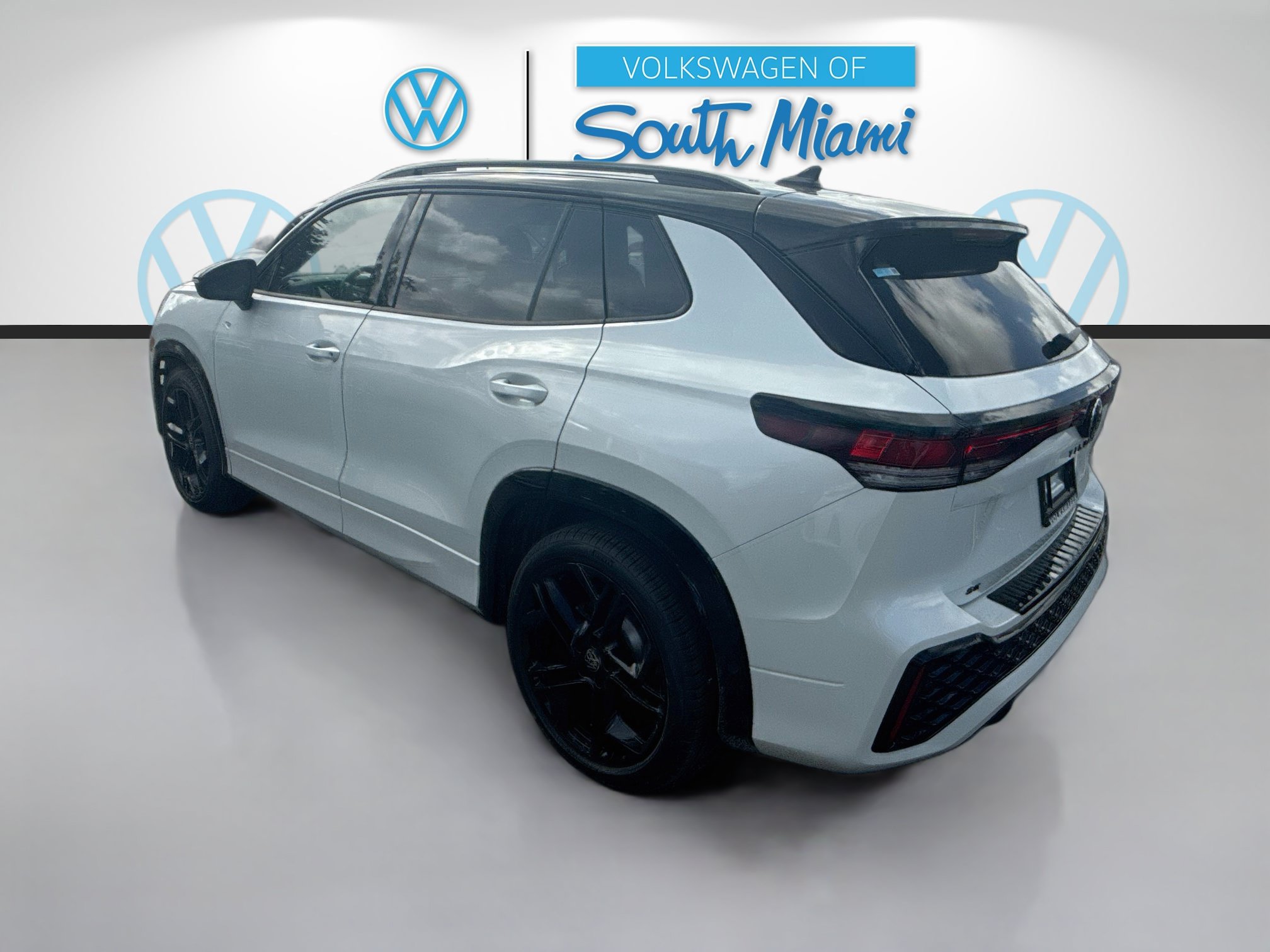 New 2026 Volkswagen Tiguan SE R-Line FWD image 5