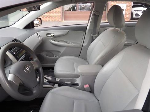 Used 2010 Toyota Corolla LE image 9