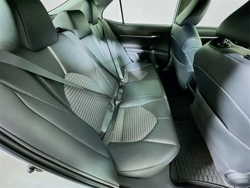Certified 2019 Toyota Camry SE image 22