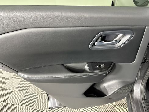 Used 2026 Nissan Rogue SV image 25