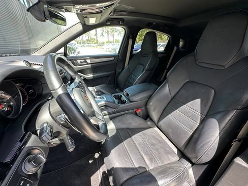 Certified 2023 Porsche Cayenne Platinum Edition AWD/4WD image 5