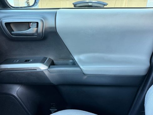 Used 2019 Toyota Tacoma SR5 RWD image 16
