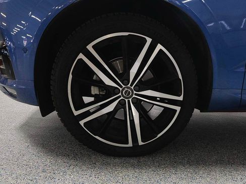 Used 2021 Volvo XC60 T5 R-Design w/ Advanced Package AWD/4WD image 5