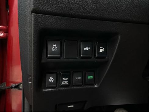Used 2018 Nissan Rogue SV w/ Sun & Sound Touring Package AWD/4WD image 24