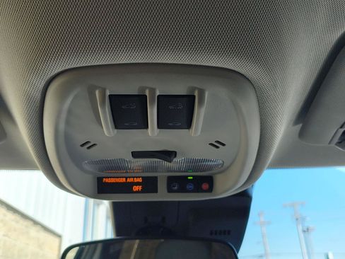 Used 2024 Chevrolet Trax LT w/ Sunroof Package FWD image 14