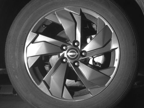 Used 2025 Nissan Rogue SV FWD image 13