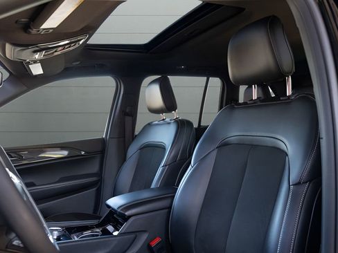 Used 2023 Jeep Grand Cherokee Altitude AWD/4WD image 39