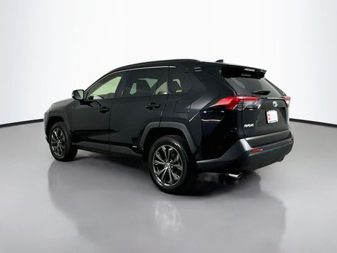 Certified 2022 Toyota RAV4 XLE Premium AWD/4WD image 5