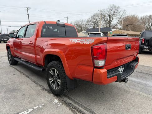 Used 2017 Toyota Tacoma TRD Sport w/ Exterior Package image 5