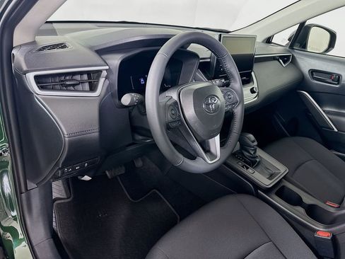 Used 2026 Toyota Corolla Cross LE image 9