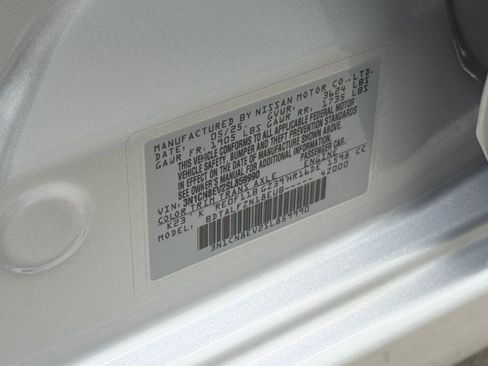 Used 2025 Nissan Versa SV image 28