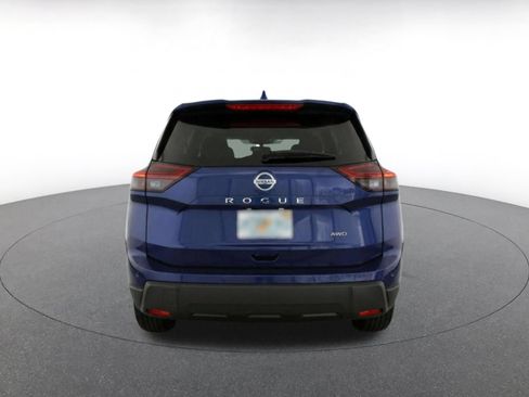 Used 2025 Nissan Rogue SV AWD/4WD image 8