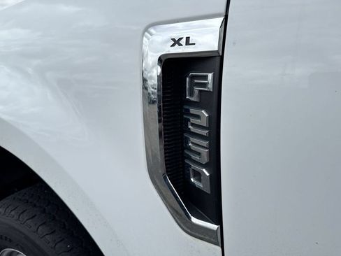 Used 2022 Ford F250 XL w/ Power Equipment Group AWD/4WD image 8