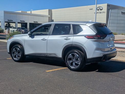 Certified 2025 Nissan Rogue SV FWD image 4