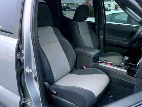 Used 2021 Toyota Tacoma TRD Off-Road w/ Technology Package image 9