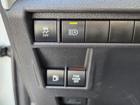 Certified 2025 Toyota Sienna XLE image 26