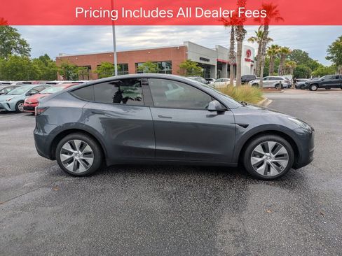 Used 2022 Tesla Model Y Long Range AWD/4WD image 3