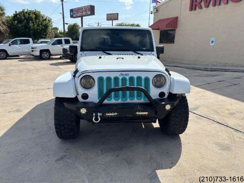 Used 2016 Jeep Wrangler Unlimited Sahara w/ Connectivity Group AWD/4WD image 2