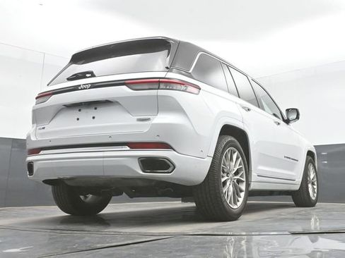 Used 2022 Jeep Grand Cherokee Summit w/ Advanced Protech Group IV AWD/4WD image 31