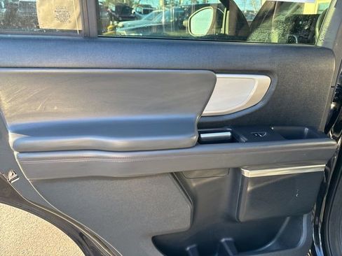 Used 2025 Ford Expedition Active image 32