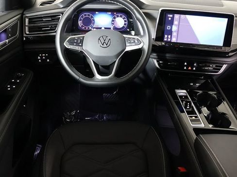 Used 2025 Volkswagen Atlas Cross Sport SE AWD/4WD image 3