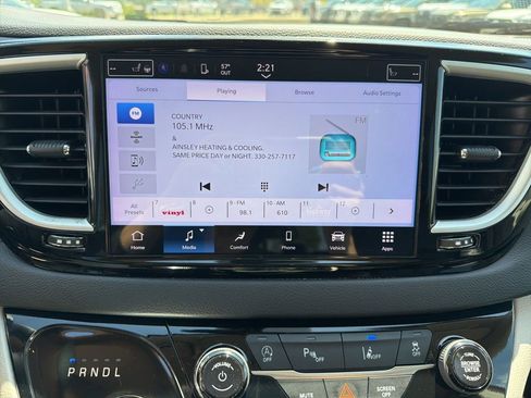 Used 2023 Chrysler Pacifica Touring-L FWD image 15