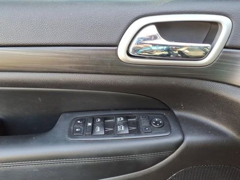 Used 2020 Jeep Grand Cherokee Altitude AWD/4WD image 11
