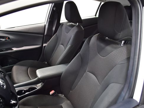 Used 2022 Toyota Prius LE image 16