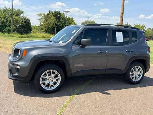 Certified 2022 Jeep Renegade Latitude w/ Convenience Group AWD/4WD image 3