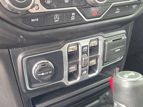 Used 2022 Jeep Wrangler Unlimited Sahara w/ Cold Weather Group AWD/4WD image 20