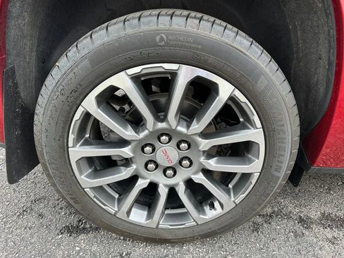 Used 2022 GMC Acadia Denali w/ Denali Ultimate Package FWD image 39