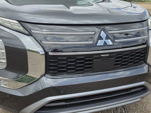 Used 2025 Mitsubishi Outlander SE FWD image 4