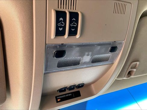 Used 2012 Chevrolet Avalanche LTZ RWD image 31
