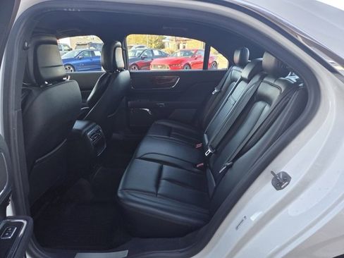 Used 2020 Lincoln Continental image 22