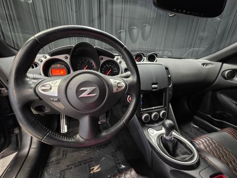 Used 2014 Nissan 370Z Coupe RWD image 18