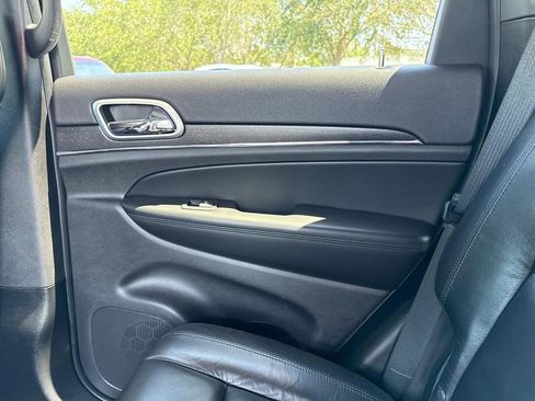 Used 2018 Jeep Grand Cherokee Limited image 14
