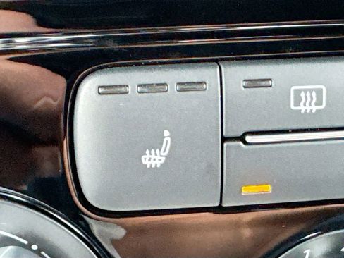 Used 2019 Volkswagen Beetle 2.0T S image 23