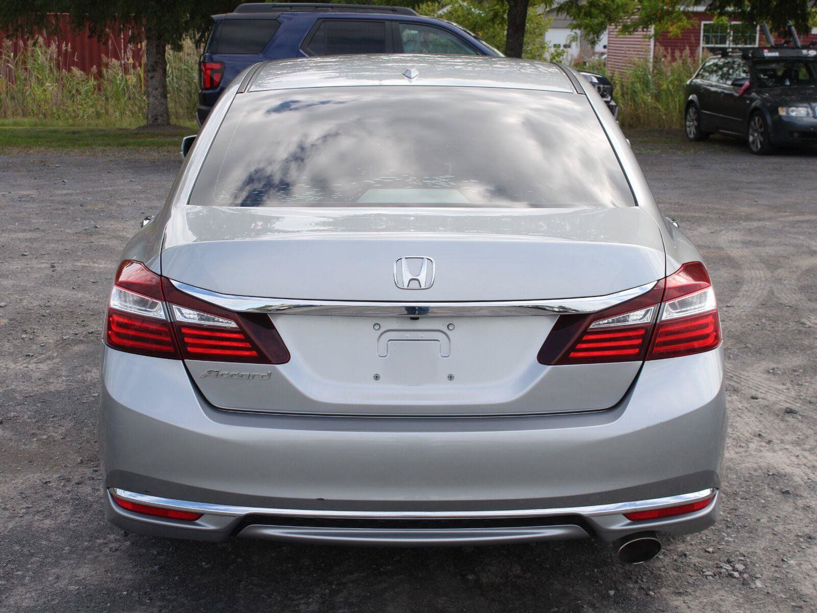 Used 2016 Honda Accord EX image 6