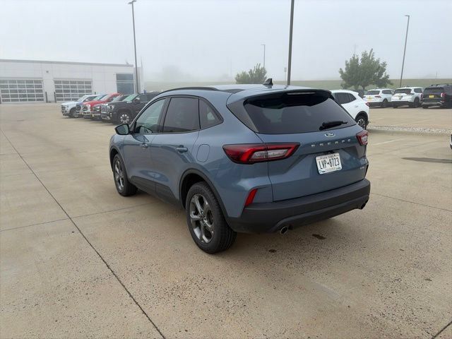 Used 2025 Ford Escape ST-Line Select AWD/4WD image 3
