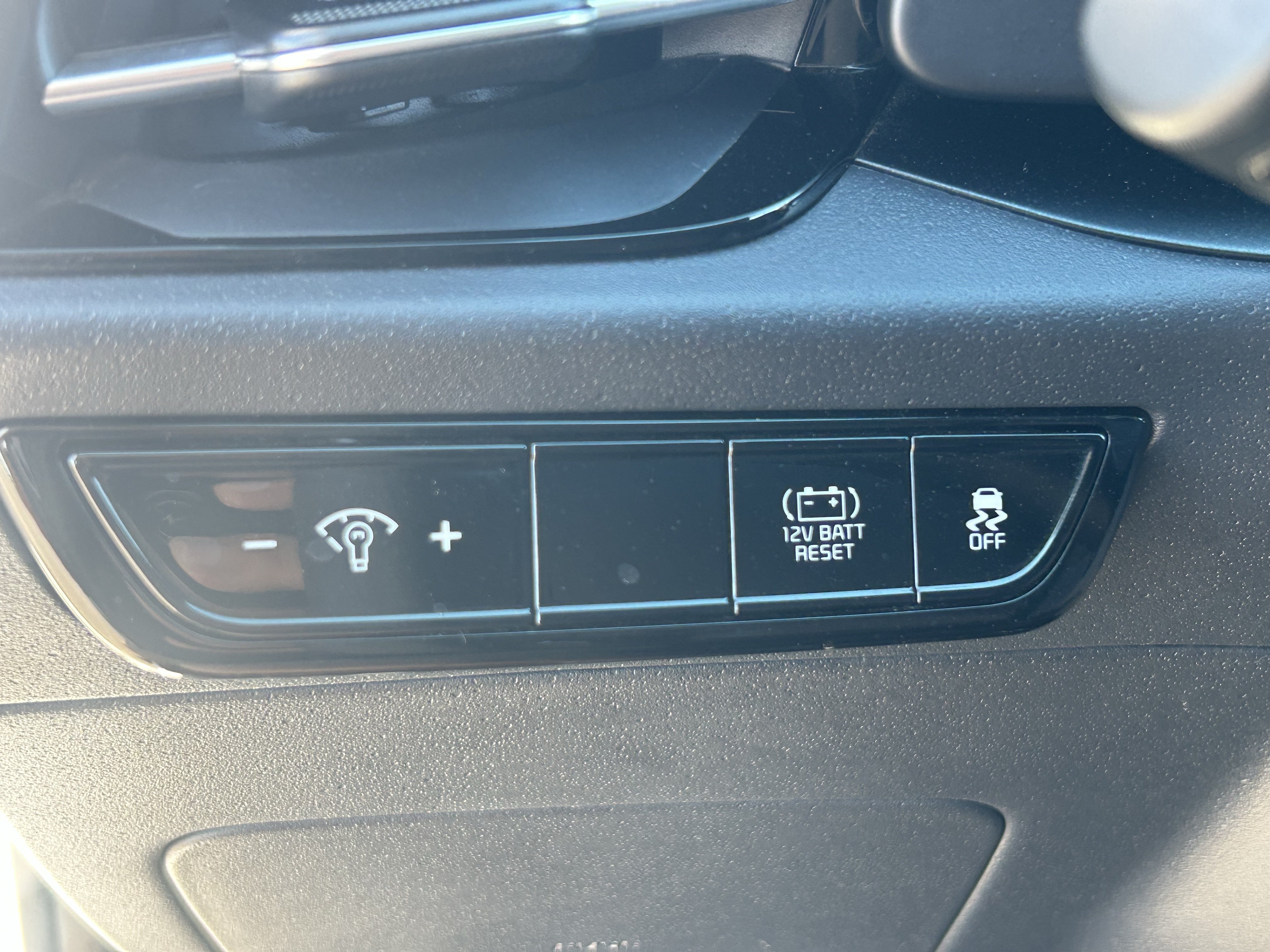 Certified 2025 Kia Niro LX FWD image 32