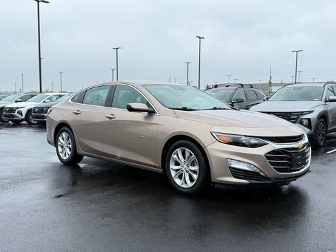 Used 2019 Chevrolet Malibu LT w/ Driver Confidence Package II FWD image 3