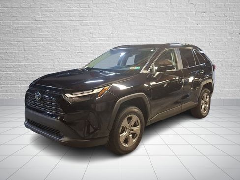 Used 2023 Toyota RAV4 XLE AWD/4WD image 3