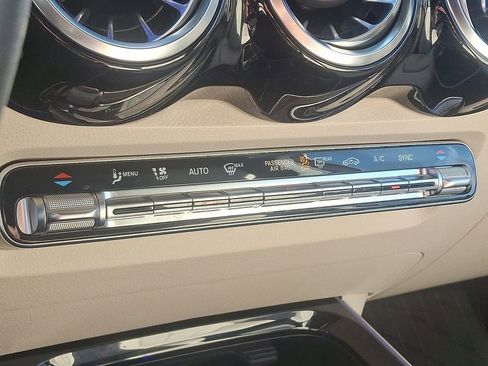 Used 2024 Mercedes-Benz GLB 250 GLB 250 image 16