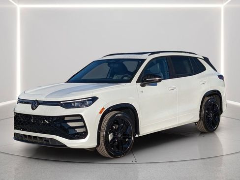 New 2026 Volkswagen Tiguan SE R-Line FWD image 2