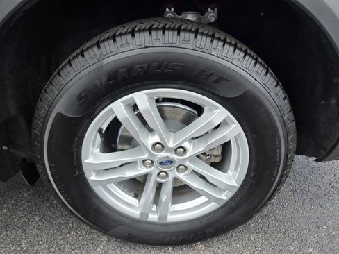 Used 2022 Ford Explorer XLT w/ Equipment Group 202A AWD/4WD image 47