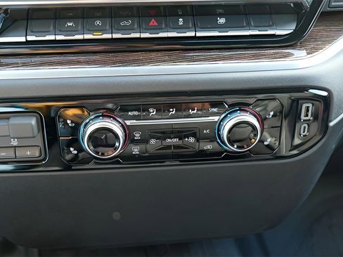 New 2026 GMC Sierra 1500 Elevation image 16